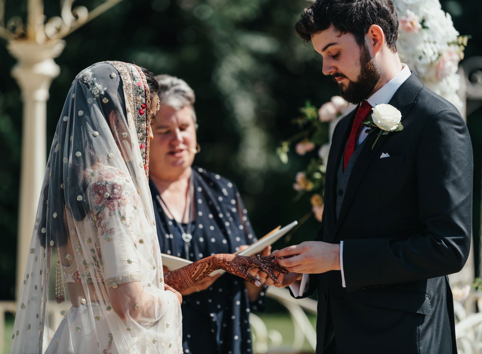 Outdoor Asian Cotswold Wedding - Ring ceremony